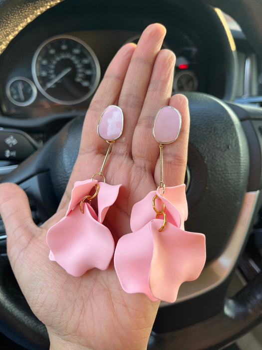 Light pink earrings , pink acrylic earrings , pink earrings , baby pink flower earrings , chunky pink earrings ,pink flower statement