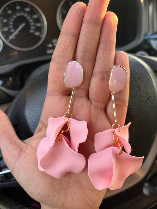 Light pink earrings , pink acrylic earrings , pink earrings , baby pink flower earrings , chunky pink earrings ,pink flower statement