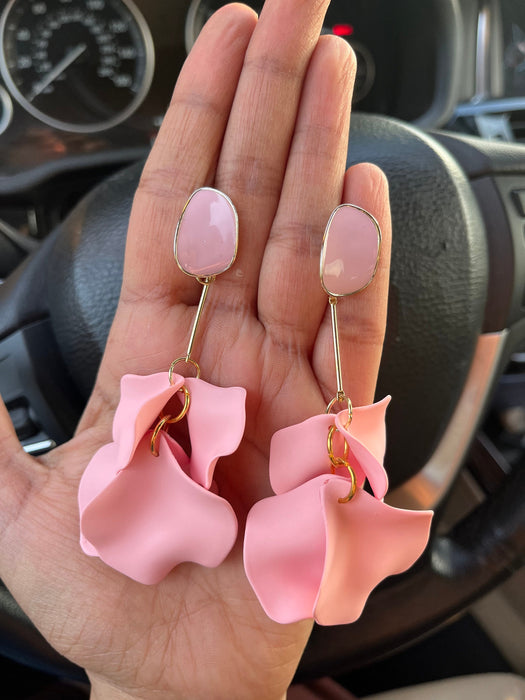 Light pink earrings , pink acrylic earrings , pink earrings , baby pink flower earrings , chunky pink earrings ,pink flower statement