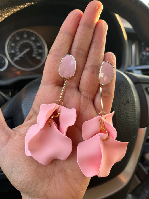 Light pink earrings , pink acrylic earrings , pink earrings , baby pink flower earrings , chunky pink earrings ,pink flower statement