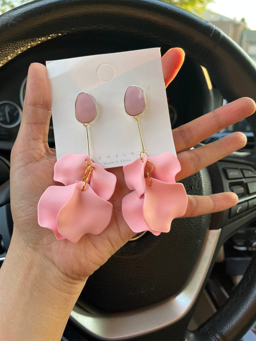 Light pink earrings , pink acrylic earrings , pink earrings , baby pink flower earrings , chunky pink earrings ,pink flower statement