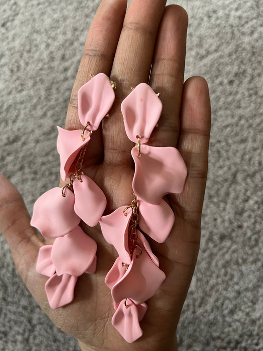 Light pink earrings , pink acrylic earrings , pink earrings , baby pink flower earrings , chunky pink earrings ,pastel pink flower statement