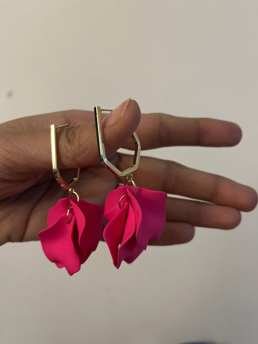 Hot pink earrings , pink acrylic earrings , fuchsia earrings , fuchsia flower earrings , chunky pink petal earrings ,pink flower statement