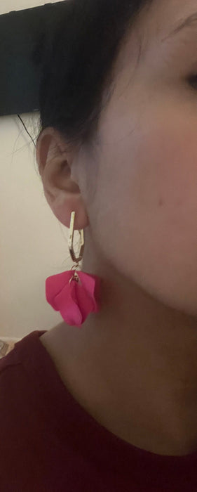 Hot pink earrings , pink acrylic earrings , fuchsia earrings , fuchsia flower earrings , chunky pink petal earrings ,pink flower statement