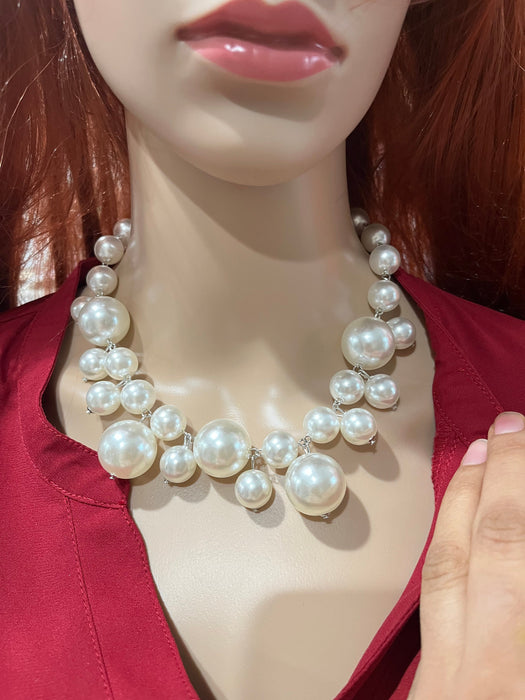 Big White pearl choker , white bead necklace , chunky big white pearl necklace , off white shiny