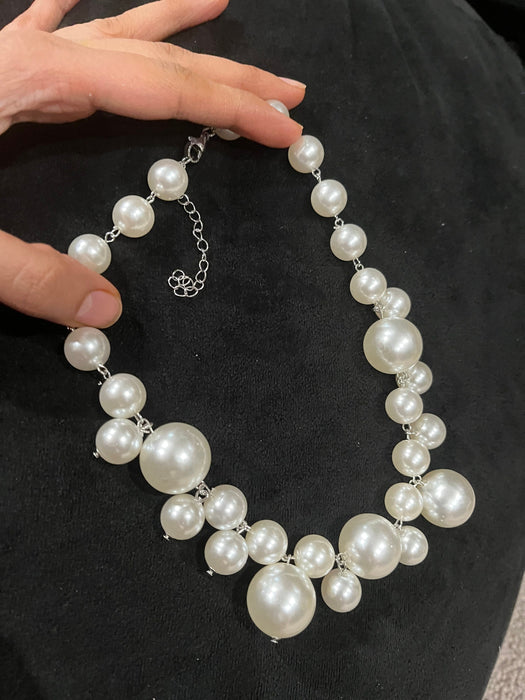 Big White pearl choker , white bead necklace , chunky big white pearl necklace , off white shiny