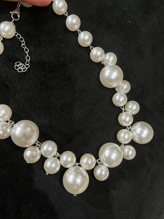 Big White pearl choker , white bead necklace , chunky big white pearl necklace , off white shiny