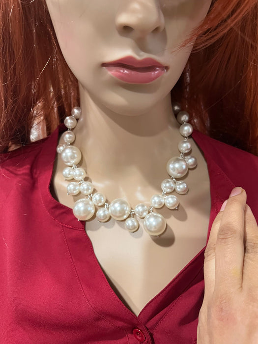 Big White pearl choker , white bead necklace , chunky big white pearl necklace , off white shiny