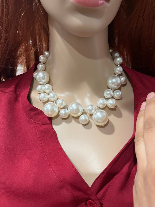 Big White pearl choker , white bead necklace , chunky big white pearl necklace , off white shiny