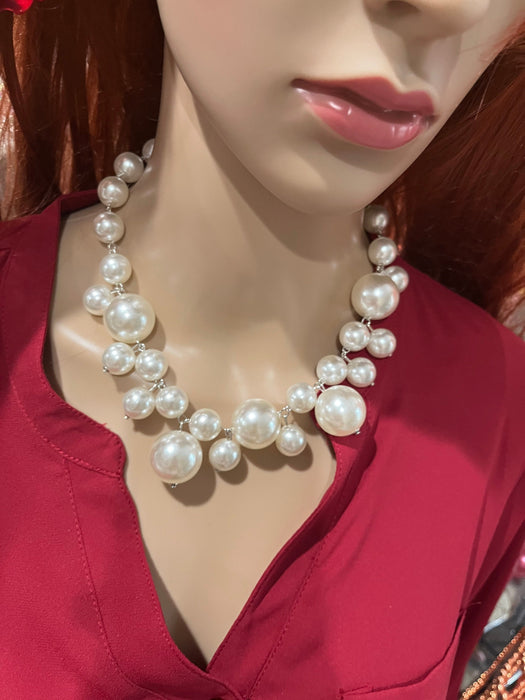 Big White pearl choker , white bead necklace , chunky big white pearl necklace , off white shiny