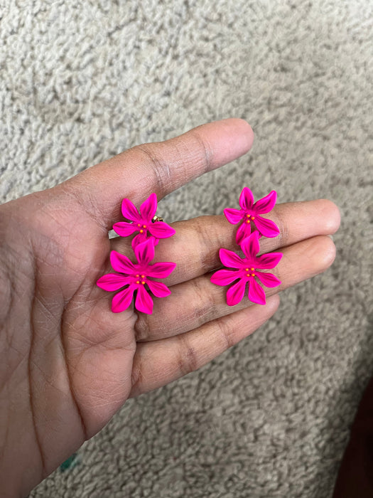 Hot pink earrings , dark pink resin earrings , fuchsia earrings , fuchsia flower earrings , chunky pink earrings ,pink flower statement