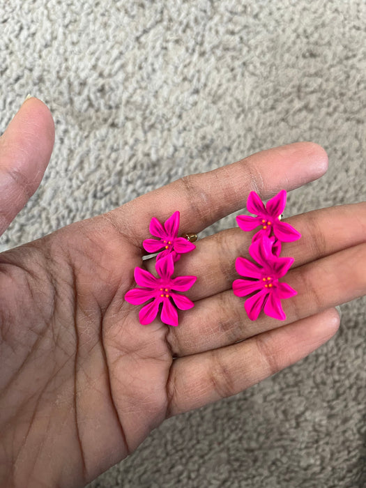 Hot pink earrings , dark pink resin earrings , fuchsia earrings , fuchsia flower earrings , chunky pink earrings ,pink flower statement